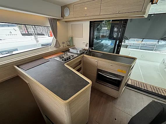 Lagoon 42 in Eden Island / Mahe, Victoria / Eden Island Marina - Photo 3