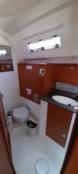 Bavaria 51 Cruiser in Rhodes New Marina thumbnail 18