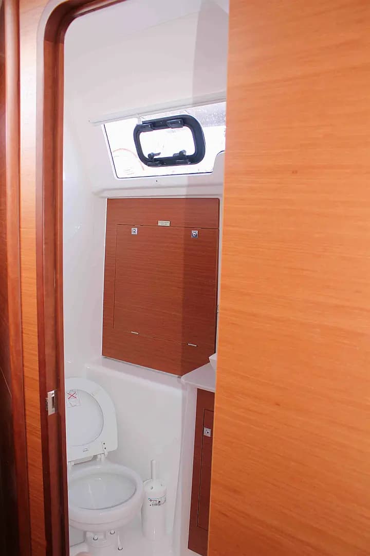 Dufour 382 Grand Large in Athens / Alimos Marina - Photo 4