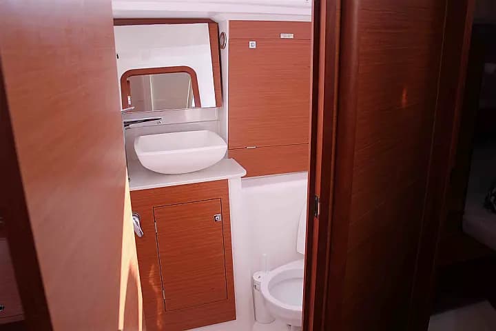 Dufour 382 Grand Large in Athens / Alimos Marina - Photo 5