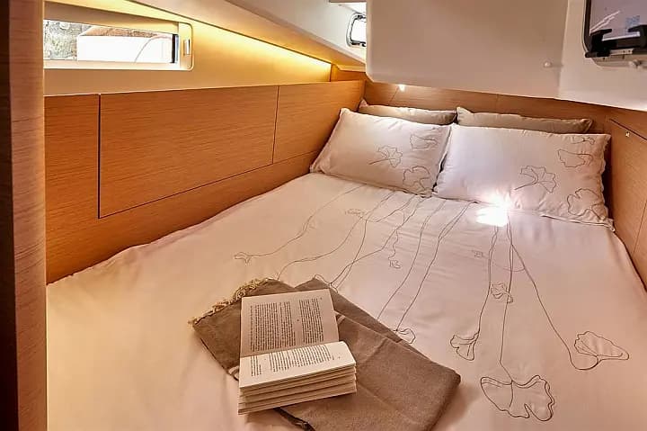 Sun Odyssey 410 in Marina Agana - Photo 5
