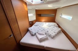 Sun Odyssey 410 in Pirovac / Marina Pirovac thumbnail 12