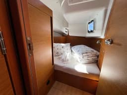 Sun Odyssey 410 in Pirovac / Marina Pirovac thumbnail 13