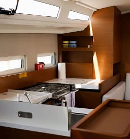 Sun Odyssey 410 in Pirovac / Marina Pirovac thumbnail 14
