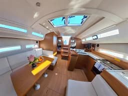 Sun Odyssey 410 in Pirovac / Marina Pirovac thumbnail 2