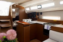 Sun Odyssey 410 in Pirovac / Marina Pirovac thumbnail 4