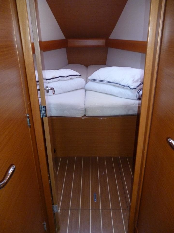 Sun Odyssey 439 in Athens / Alimos Marina - Photo 4
