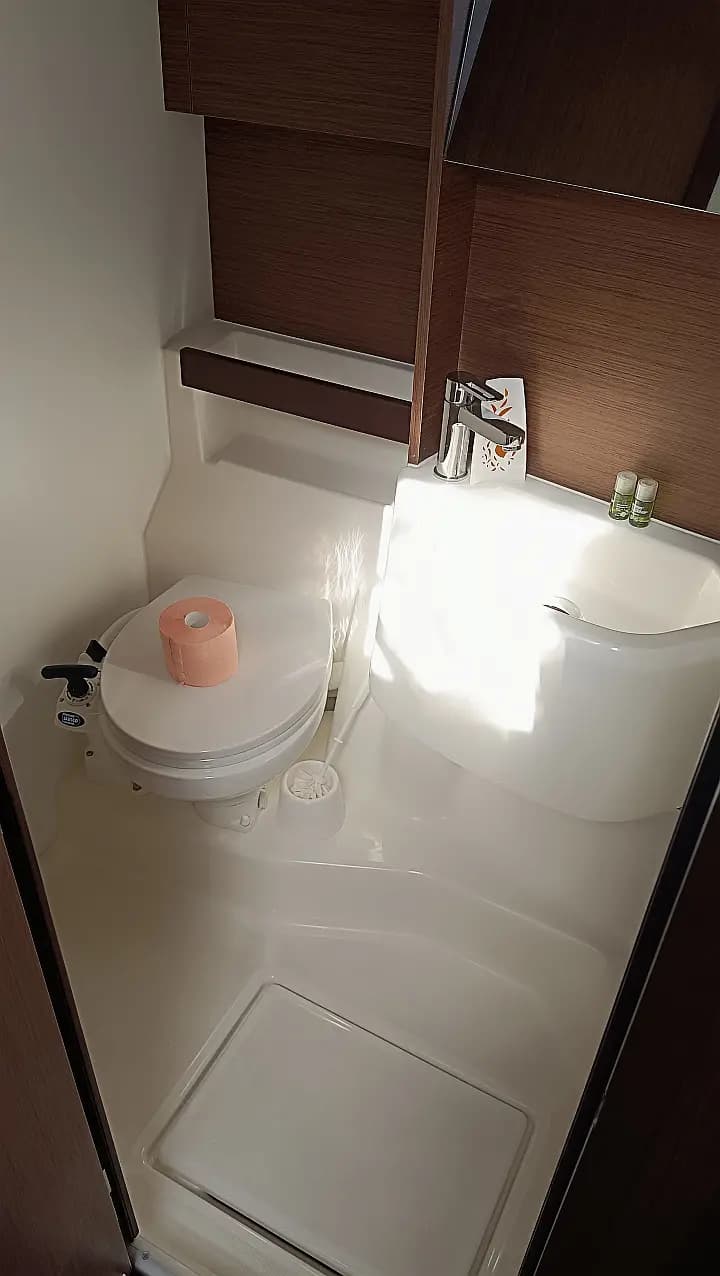 Oceanis 51.1 in Dubrovnik / ACI Marina Dubrovnik - Photo 4