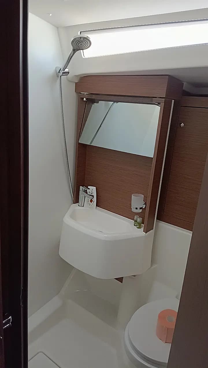 Oceanis 51.1 in Dubrovnik / ACI Marina Dubrovnik - Photo 5