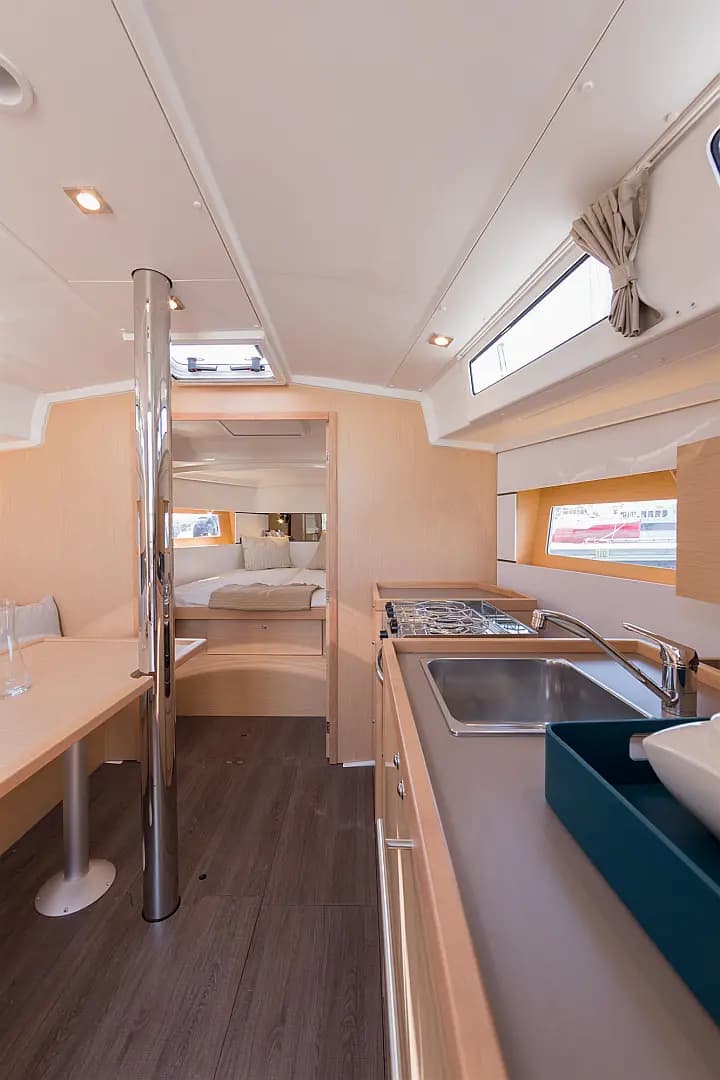Oceanis 38.1 in Dubrovnik / ACI Marina Dubrovnik - Photo 4