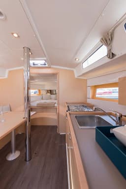Oceanis 38.1 in Dubrovnik / ACI Marina Dubrovnik thumbnail 3
