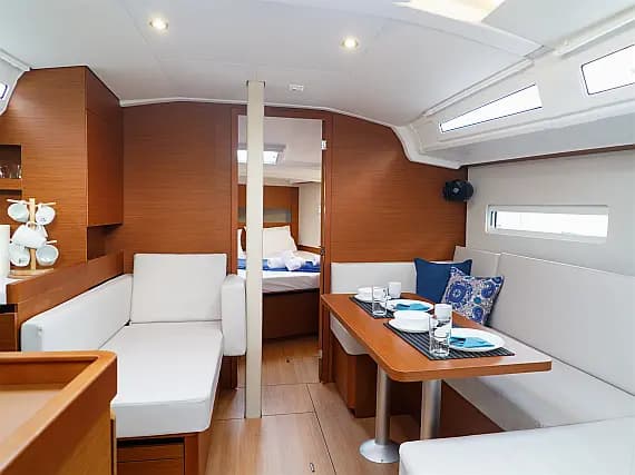 Sun Odyssey 410 in Lefkada / D-Marin Marina Lefkas - Photo 3