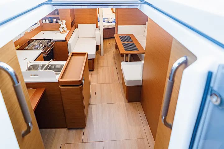 Sun Odyssey 410 in Lefkada / D-Marin Marina Lefkas - Photo 4