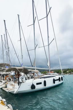 Sun Odyssey 410 in Lefkada / D-Marin Marina Lefkas thumbnail 4
