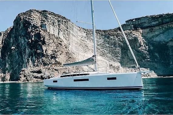 Sun Odyssey 410 in Rome / Marina di Nettuno - Photo 1