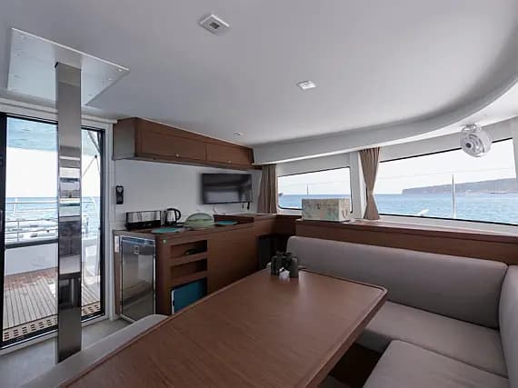 Lagoon 42 in Ibiza / Sant Antoni de Portmany Port - Photo 3