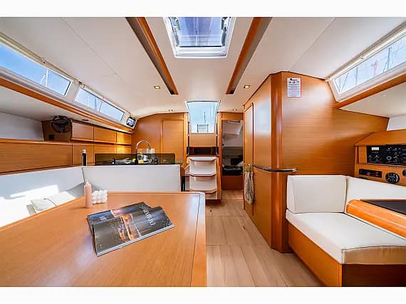 Sun Odyssey 439 in Lavrion Main Port - Photo 3