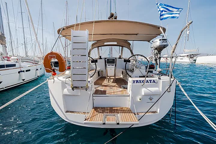 Sun Odyssey 439 in Lavrion Main Port - Photo 5