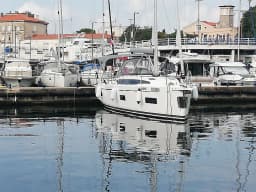 Bavaria C38 in Zadar / Marina Zadar thumbnail 10
