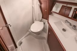 Oceanis 45 in Tivat / Porto Montenegro thumbnail 6