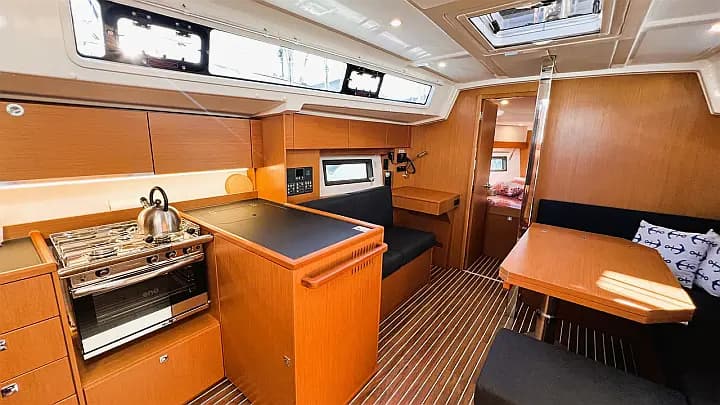 Bavaria C38 in Split / ACI Marina Split - Photo 4