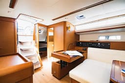 Sun Odyssey 519 in Paros port thumbnail 11