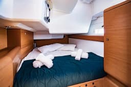 Sun Odyssey 519 in Paros port thumbnail 12