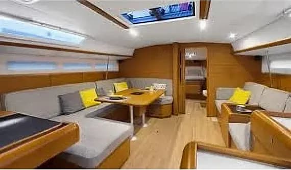 Sun Odyssey 519 in Paros port - Photo 3