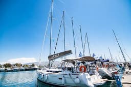 Sun Odyssey 519 in Paros port thumbnail 5