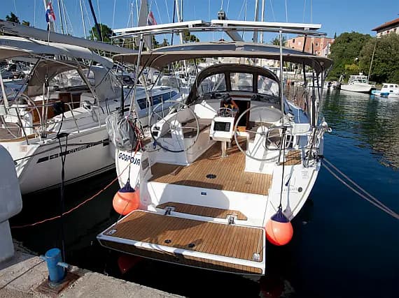 Bavaria Cruiser 37 in Zadar / Marina Zadar - Photo 1