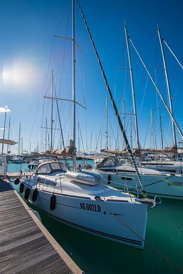 Sun Odyssey 33i in San Vincenzo / Marina di San Vincenzo - Photo 5