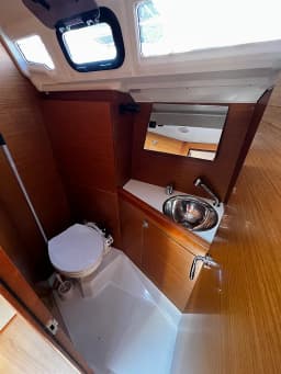 Sun Odyssey 349 in Sukošan / D-Marin Dalmacija Marina thumbnail 12