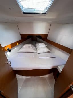 Sun Odyssey 349 in Sukošan / D-Marin Dalmacija Marina thumbnail 9