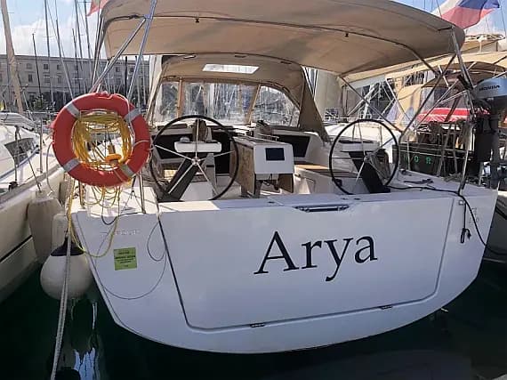 Dufour 390 in Sicily / Palermo / La Cala (Porto Palermo) - Photo 1
