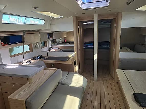Oceanis 51.1 in Athens / Alimos Marina - Photo 3