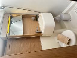 Oceanis 51.1 in Athens / Alimos Marina thumbnail 24