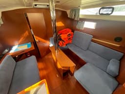 Oceanis 41.1 in Sukošan / D-Marin Dalmacija Marina thumbnail 4