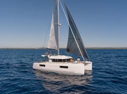 Lagoon 40 in Athens / Alimos Marina thumbnail 9