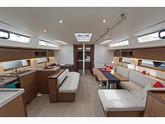Oceanis 51.1 in Athens / Alimos Marina - Photo 3