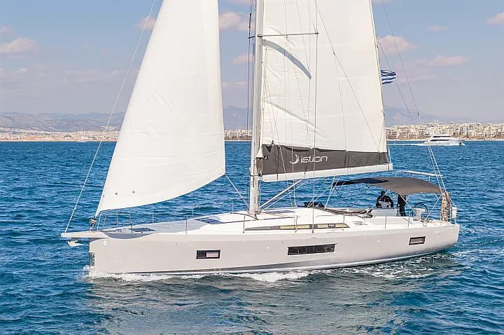 Oceanis 51.1 in Athens / Alimos Marina - Photo 4