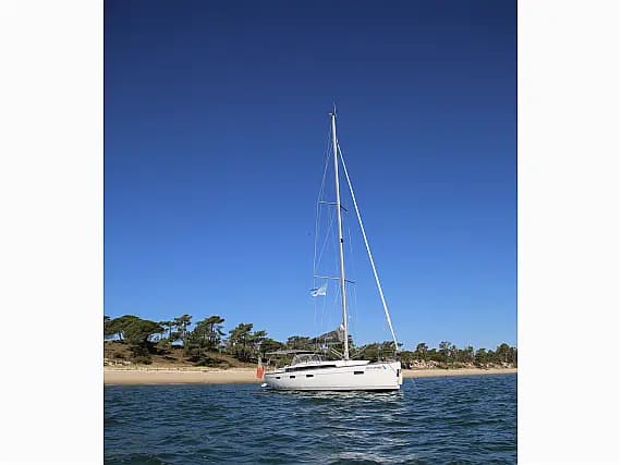 Bavaria 41 Cruiser in Lisbon / Doca de Belém - image 1