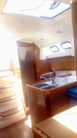 Oceanis 31 in Lefkada / Nikiana Marina thumbnail 10