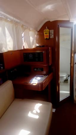 Oceanis 31 in Lefkada / Nikiana Marina thumbnail 11