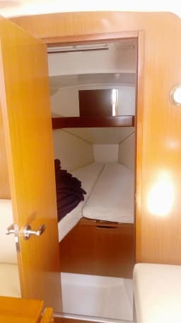 Oceanis 31 in Lefkada / Nikiana Marina thumbnail 13