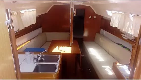 Oceanis 31 in Lefkada / Nikiana Marina - Photo 3