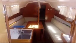 Oceanis 31 in Lefkada / Nikiana Marina thumbnail 2
