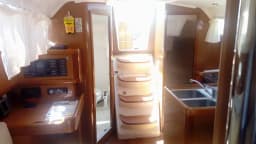 Oceanis 31 in Lefkada / Nikiana Marina thumbnail 9