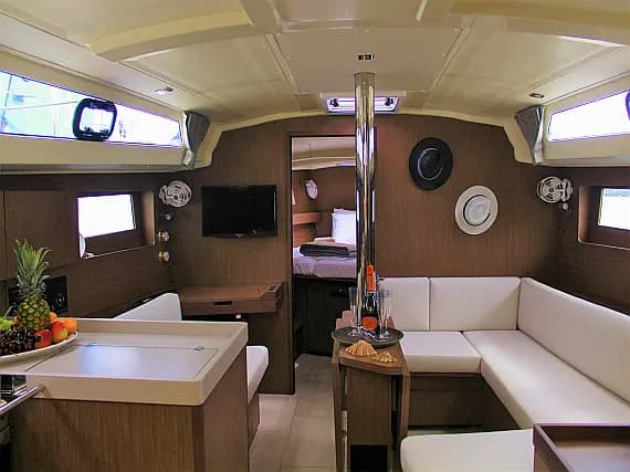 Oceanis 41.1 in Skiathos - Photo 3