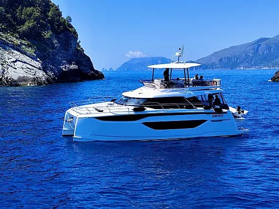 Prestige M48 in Salerno / Marina d'Arechi - image 1