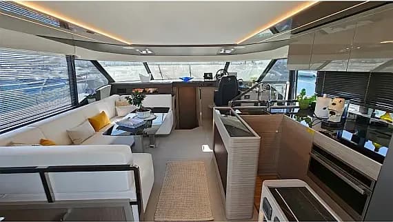 Prestige M48 in Salerno / Marina d'Arechi - Photo 3